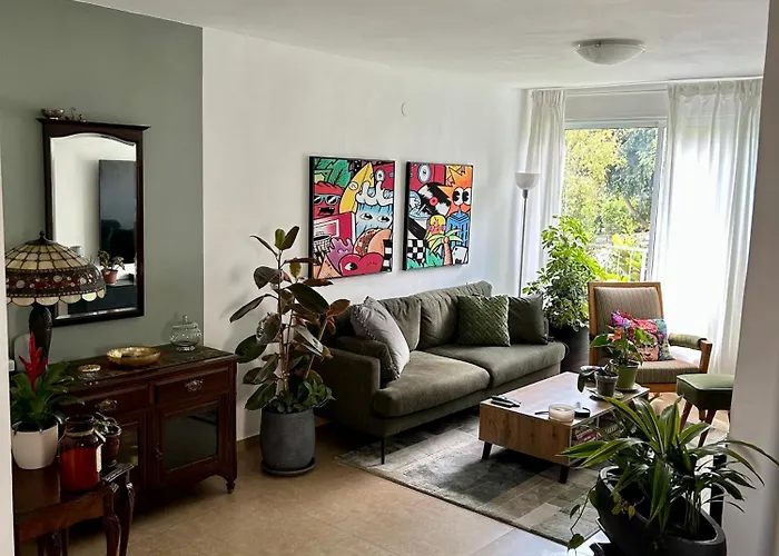 A Room In A Modern Apartment Near The Belinson Schneider Hospital And The Red Line To Tel Aviv